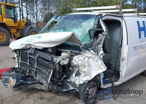 2013 Chevrolet Express 2500 Work Van z USA, uszkodzony, nr VIN 1GCWGFCA5D1181268